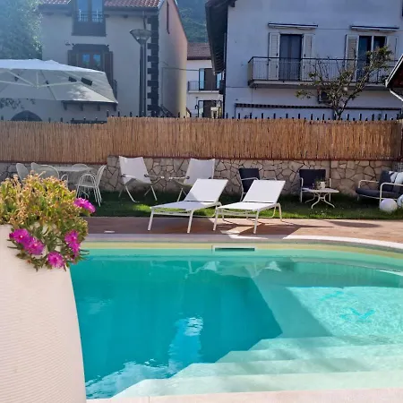 Crystal شقة فندقية 3*